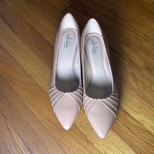 Clarks | Women's Linvale Crown Pump Size 10 in Praline Leather Kitten Heel